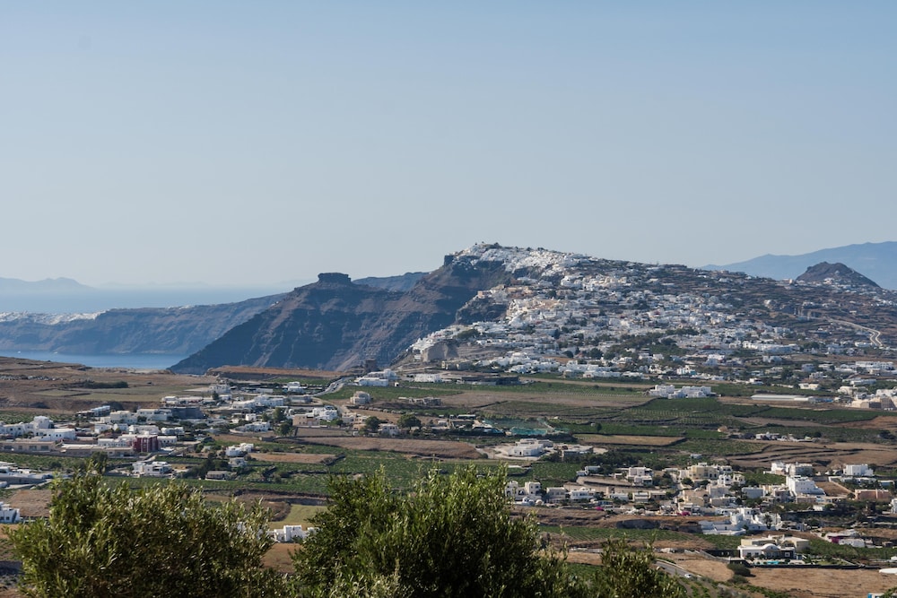 Pyrgos 1870 A Restored Winery 32/46