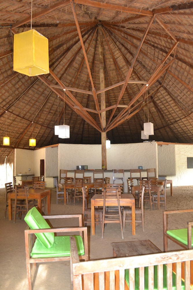GIMAN FREE BEACH RESORT 49/67
