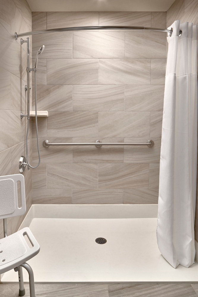 Fairfield Inn & Suites by Marriott Airdrie 53/54