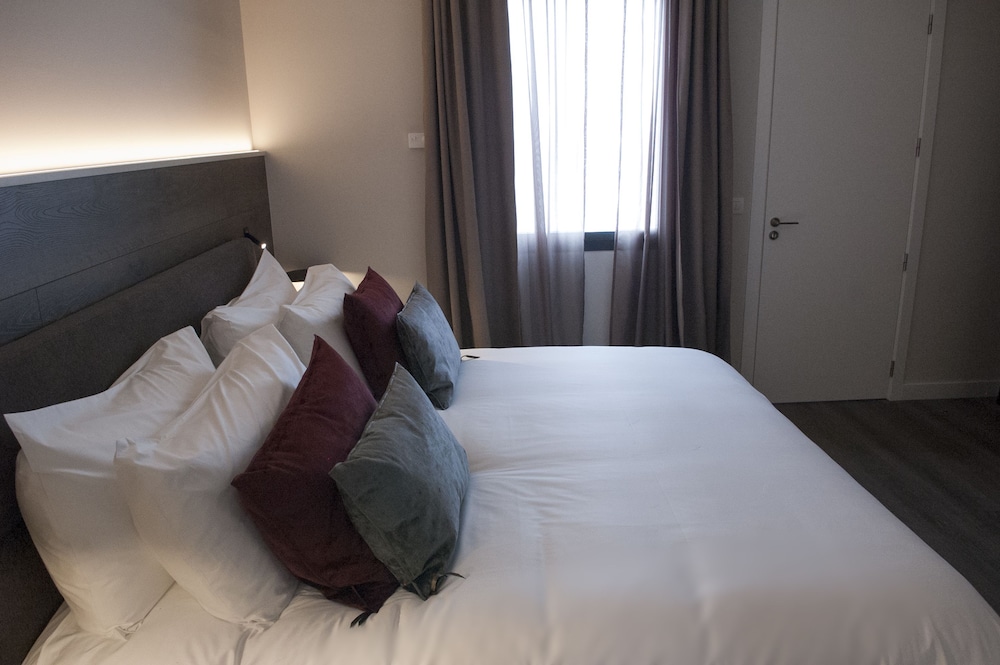CASAGRAND LUXURY SUITES 21/76