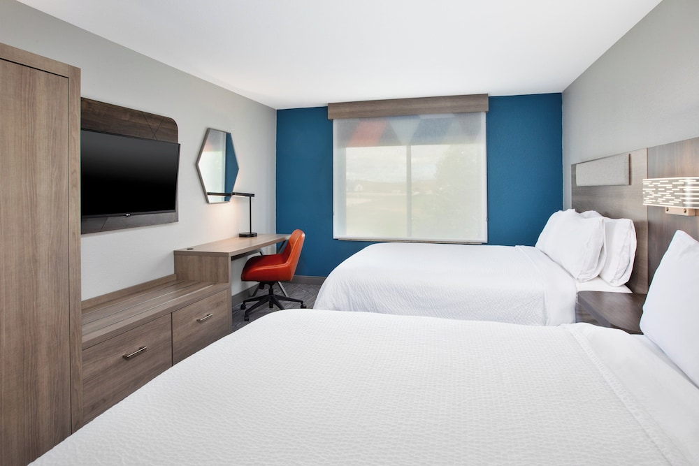 غرفة قياسية بسريرين كوين، Holiday Inn Express Hotel And Suites Buffalo 3/5