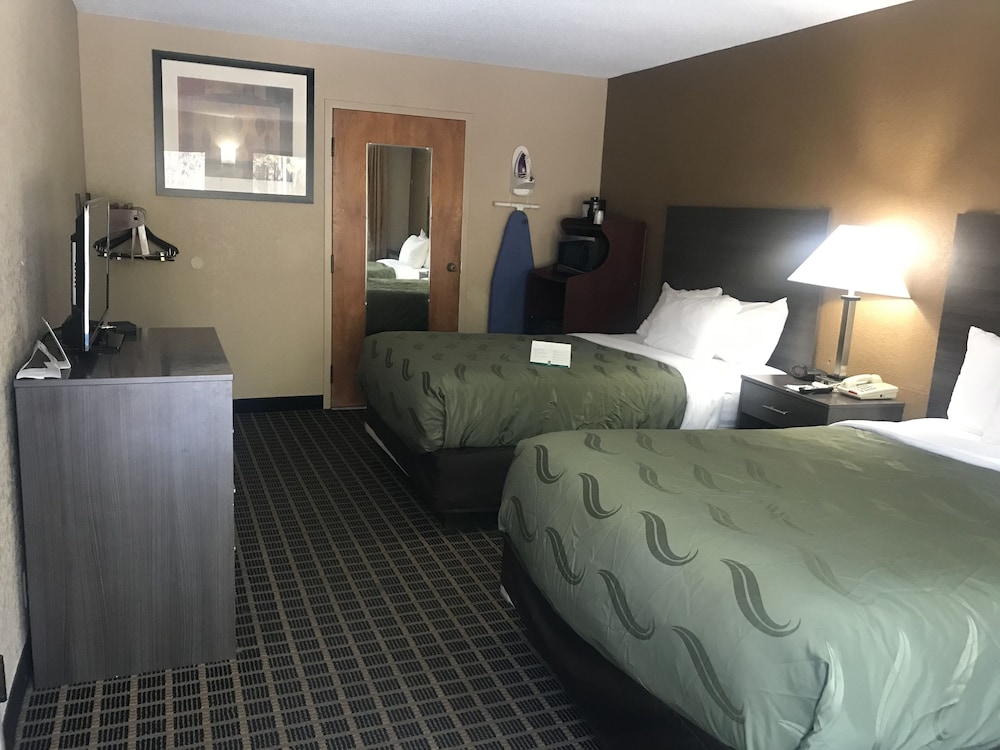Quality Inn Clinton - Laurens I-26 12/30
