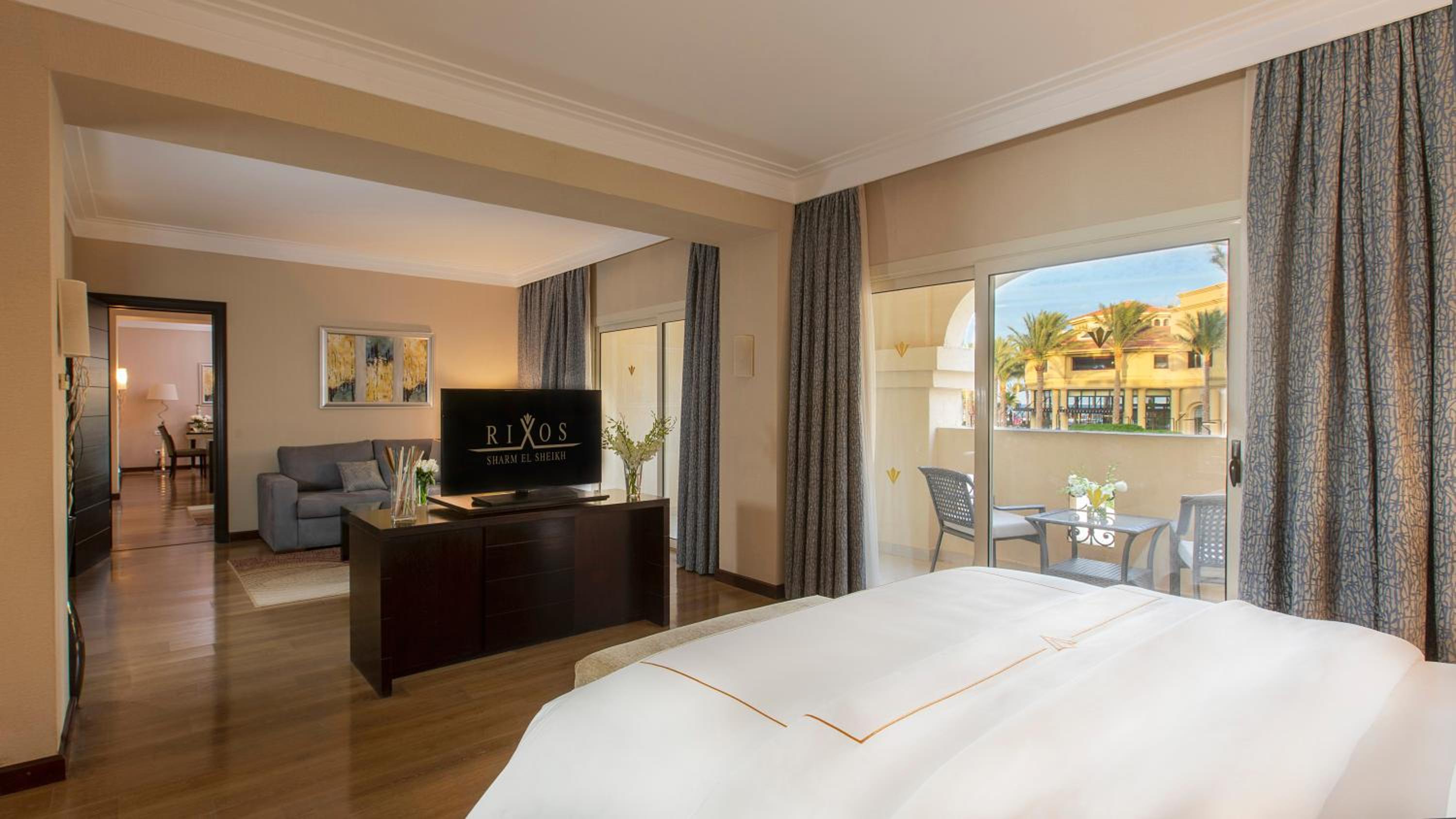 Diplomat, Suite, King Bed