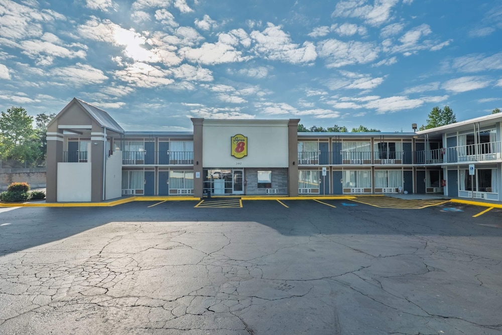 Super 8 by Wyndham Morganton 41/50