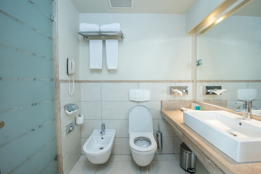 Reef Oasis Beach Resort 32/82