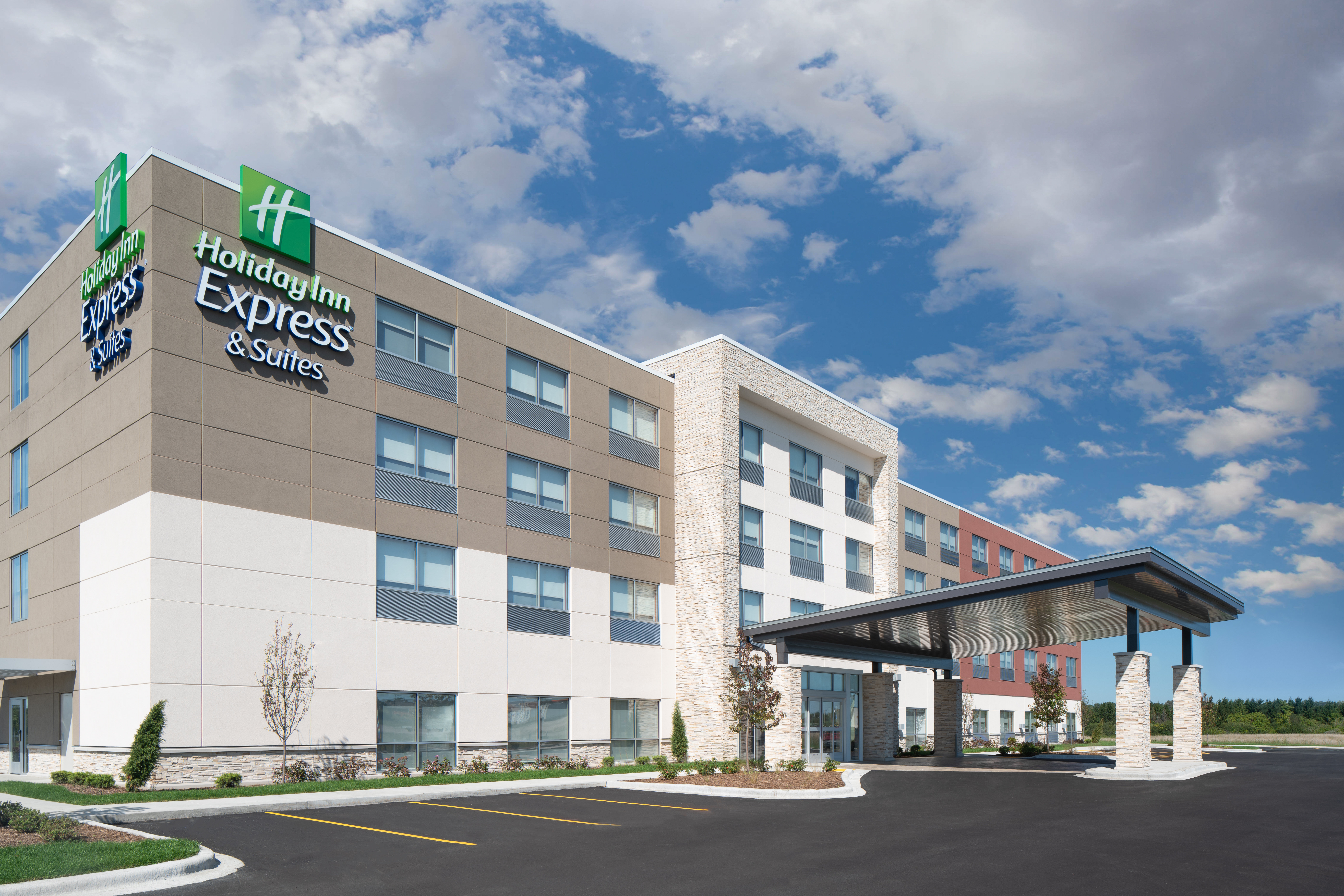 Holiday Inn Express & Suites Elkhorn - Lake Geneva Area 1/55