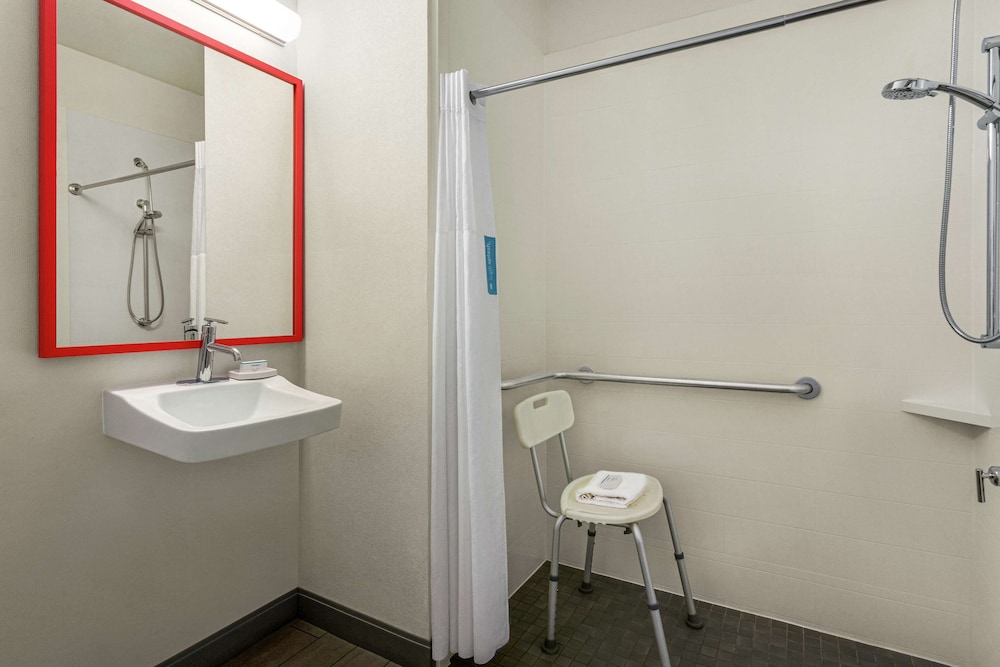Hampton Inn Kansas City/Blue Springs 7/36