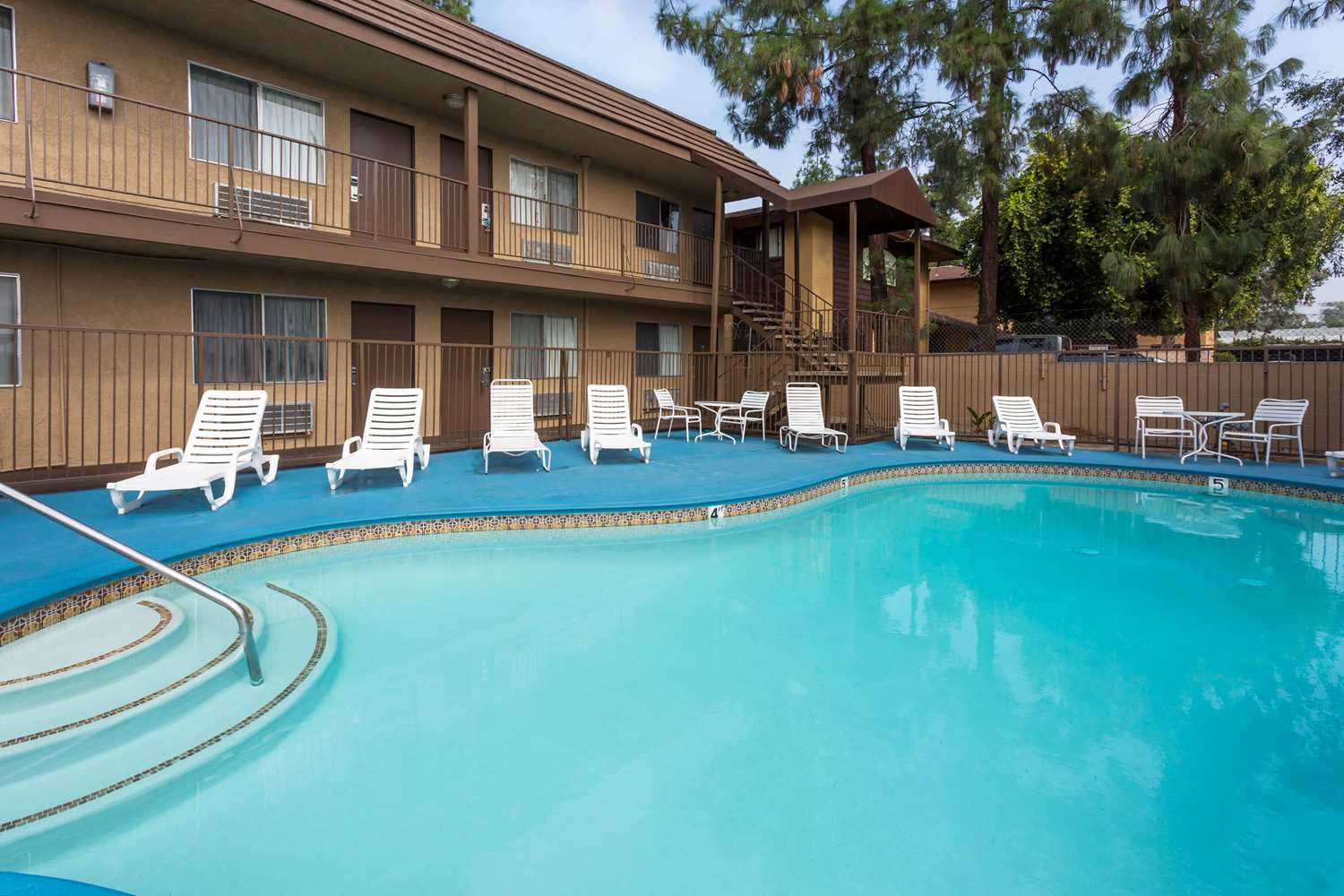Days Inn by San Bernardino 16/18