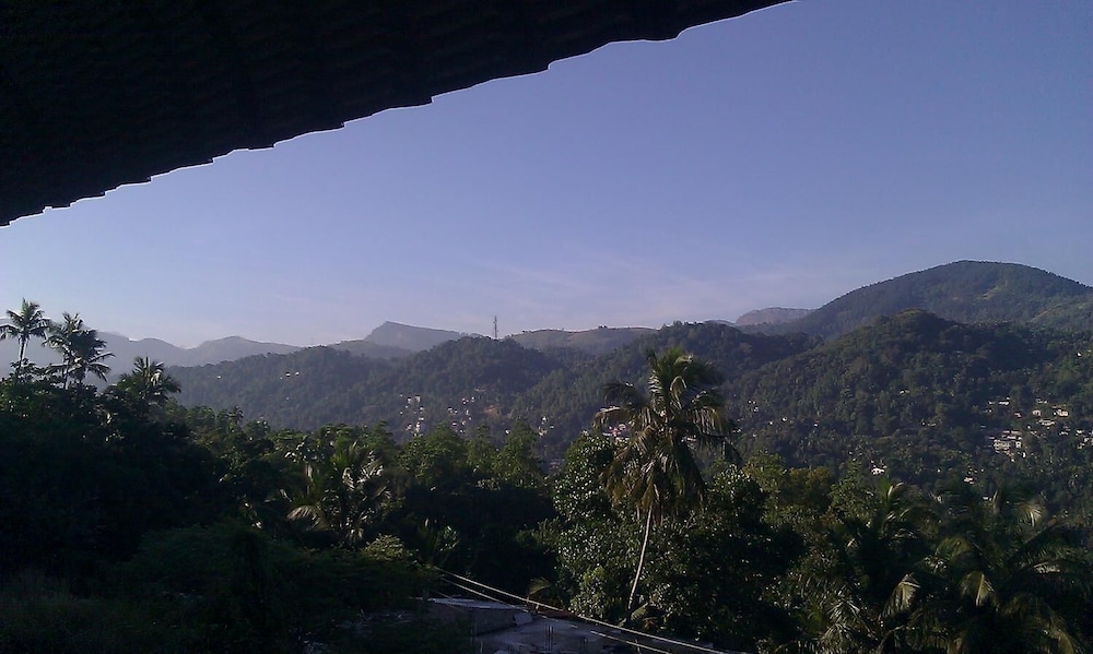 Deer Point Hotel Kandy 35/41