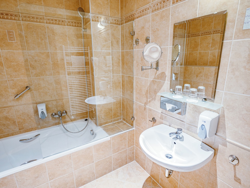 Holiday Beach Budapest Wellness 70/72