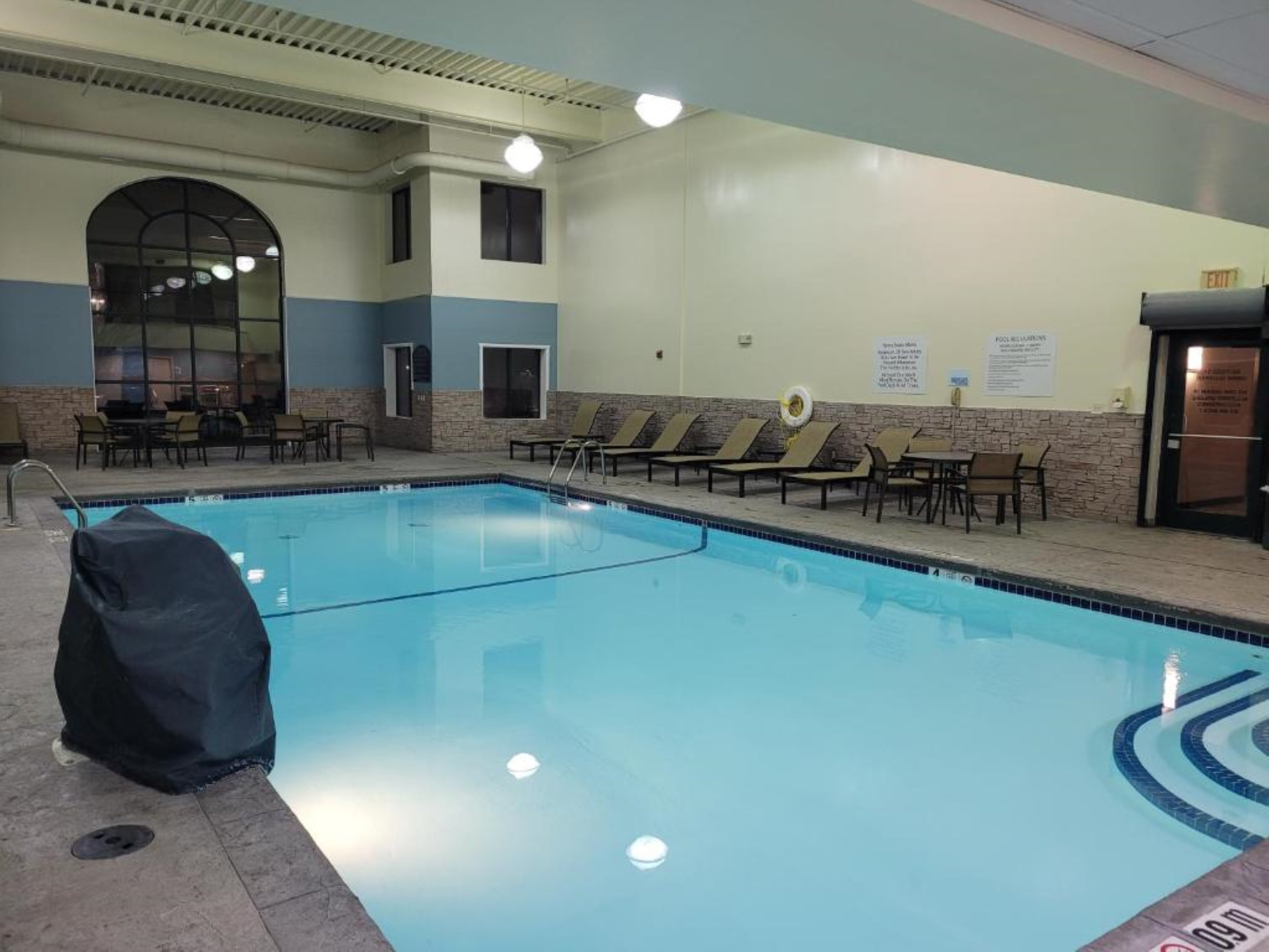Holiday Inn Express Hotel Suites Buffalo Airport 31/58