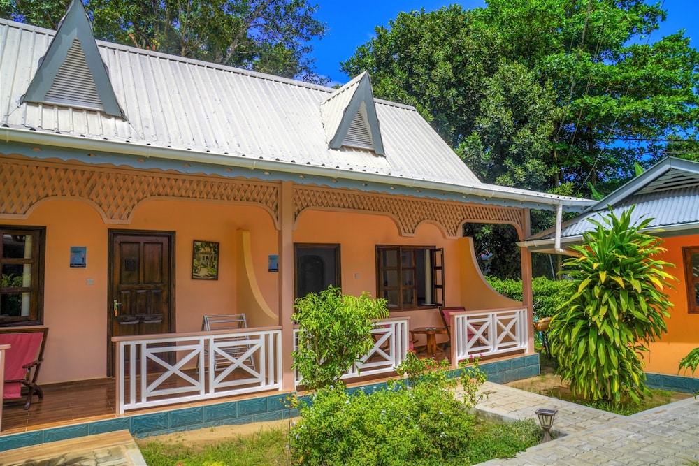 Bernique Guest House 1/22