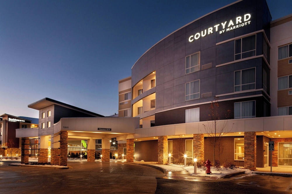 Courtyard St Louis West County 4/60