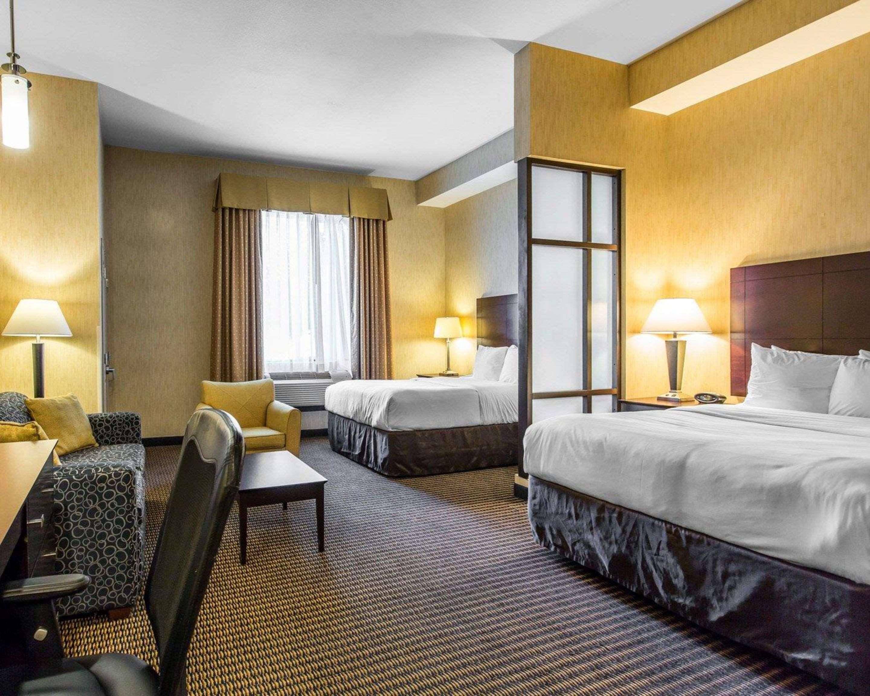 SUITE, 2 QUEEN BEDS, ACCESSIBLE