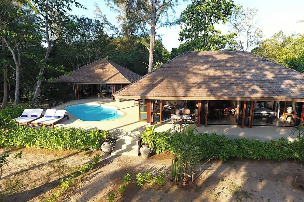 Koh Jum Beach Villas 68/76