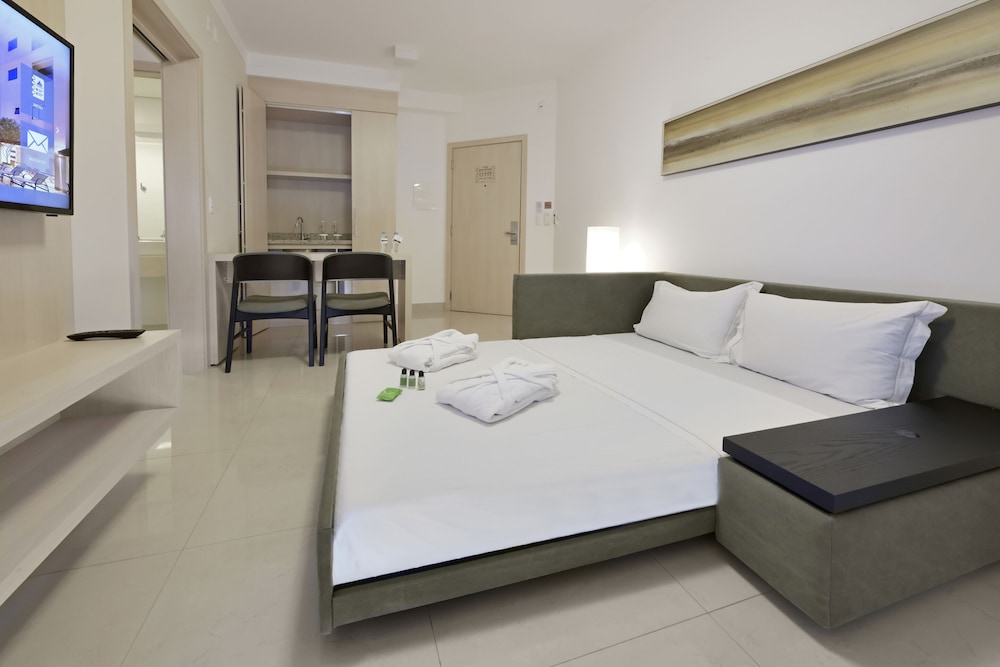 PREMIUM, FAMILY, SUITE