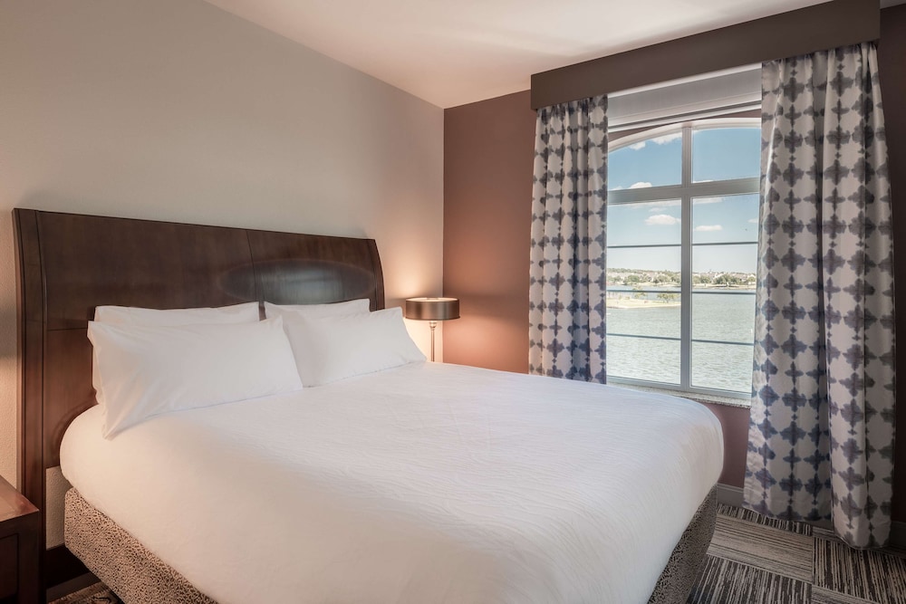 Hilton Garden Inn Granbury 17/64