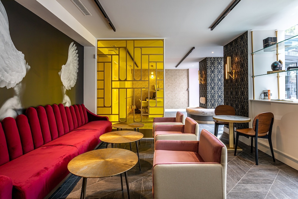 Hotel Nude Paris - Color Vision 62/81