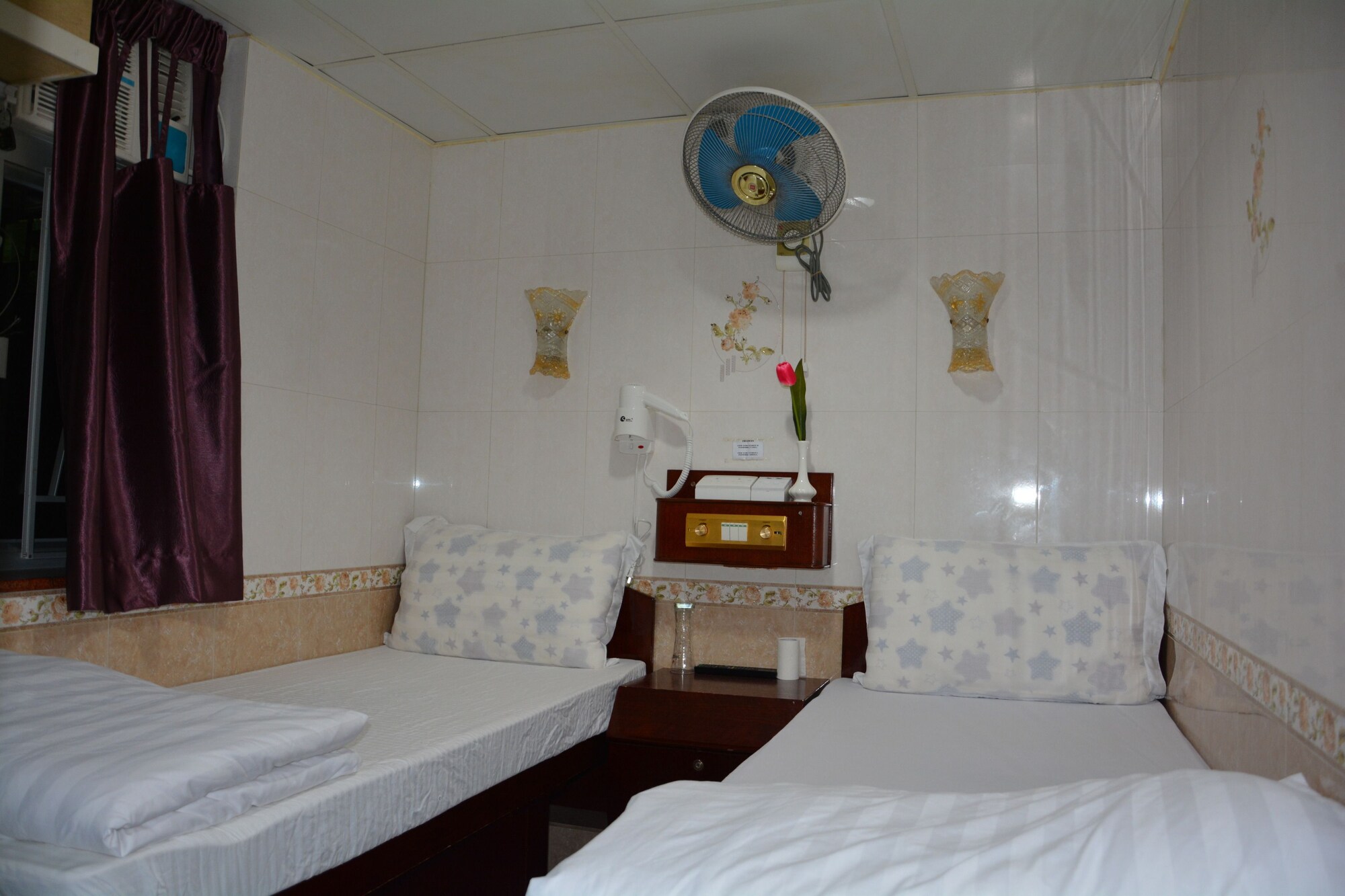 DELUXE, TWIN BEDS