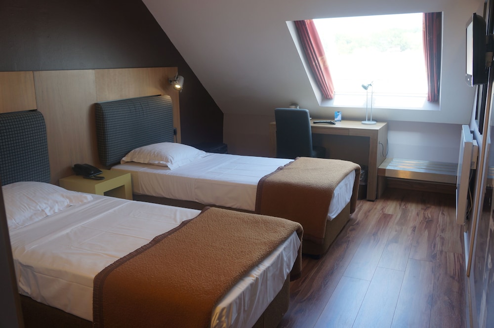 Room, Twin Beds