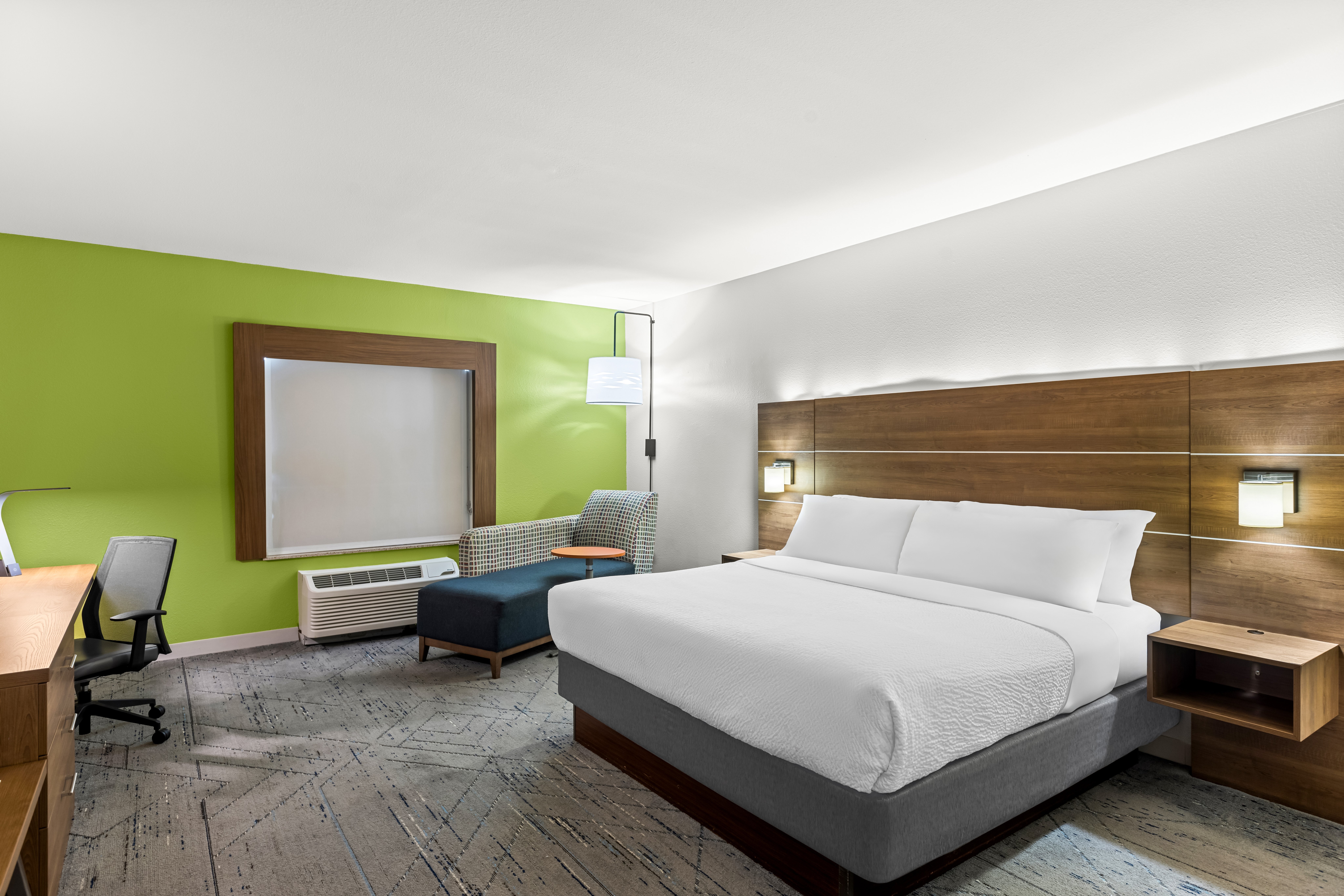 Suite, King Bed, Accessible