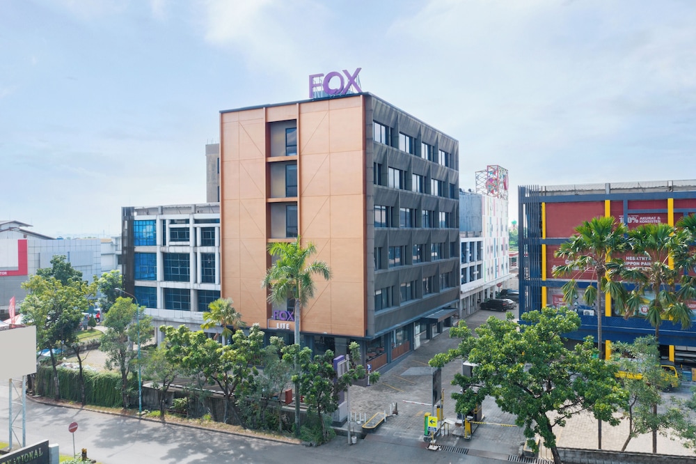 Fox Lite Hotel Cikarang 3/24