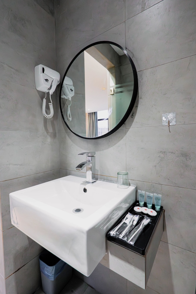 Hotel 99 Seri Kembangan Serdang 39/41