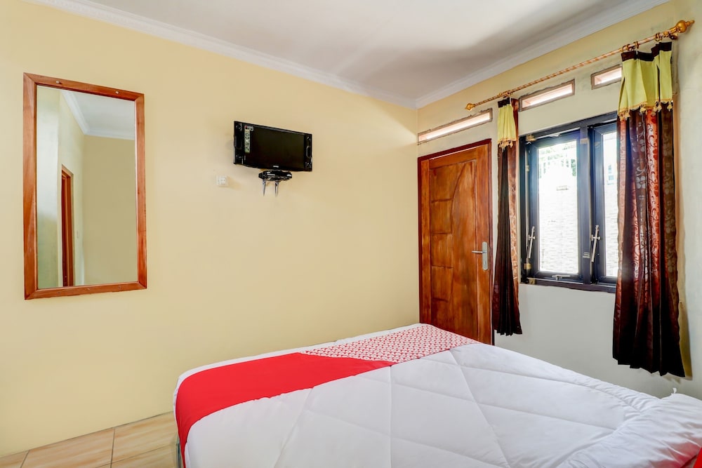 OYO 3879 Villa Sari Intan 6/25