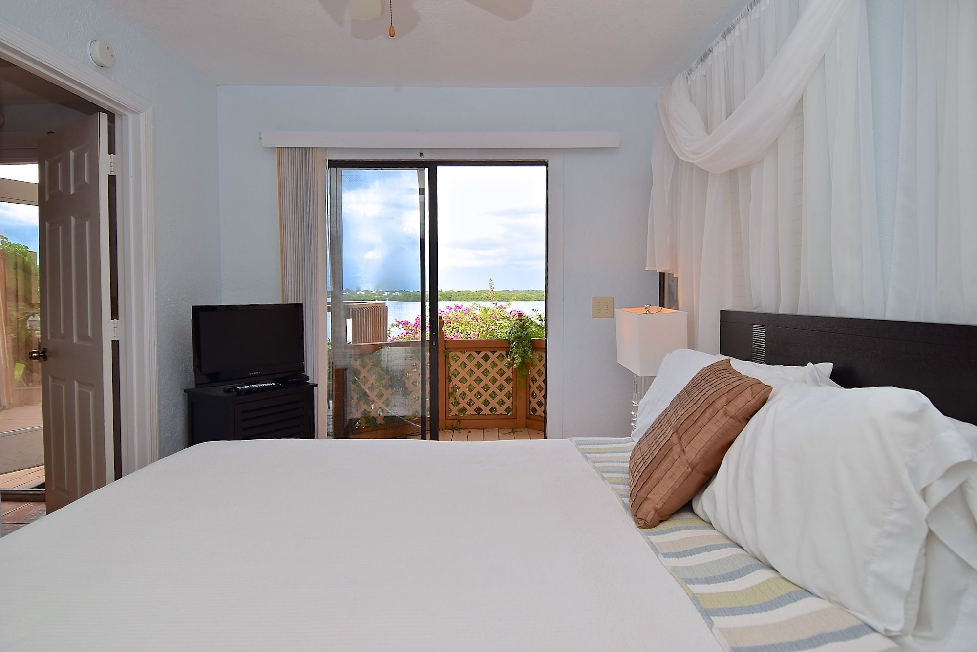 Cottage, 2 Queen Beds, Bay View, Hot Tub