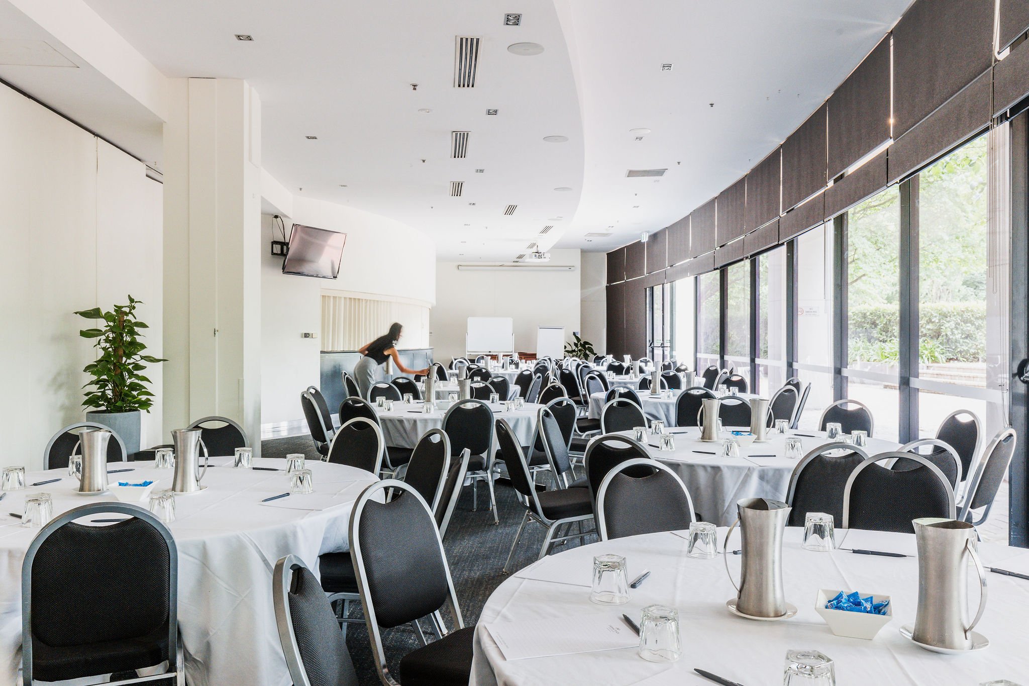 Crowne Plaza Canberra 76/81