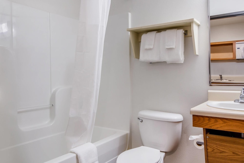 WoodSpring Suites Houston Baytown 49/54