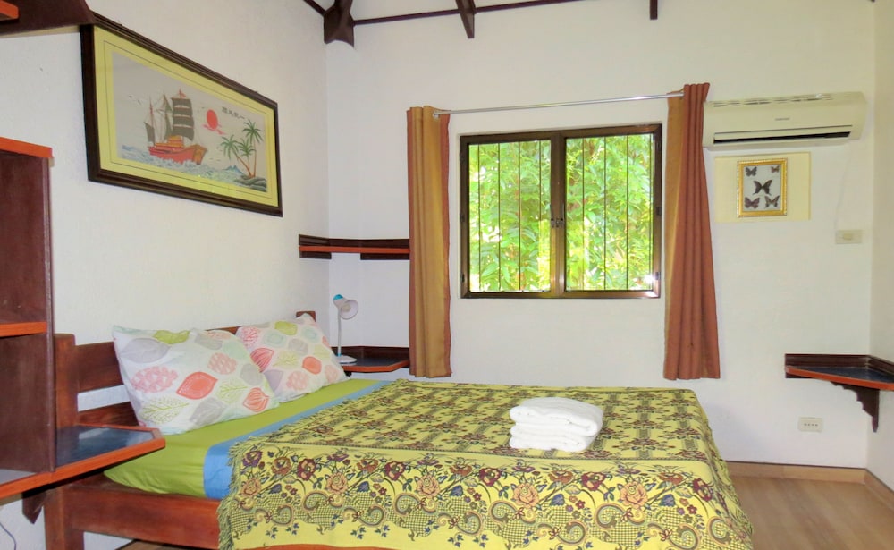 Alonaland Resort Apartelle 20/50