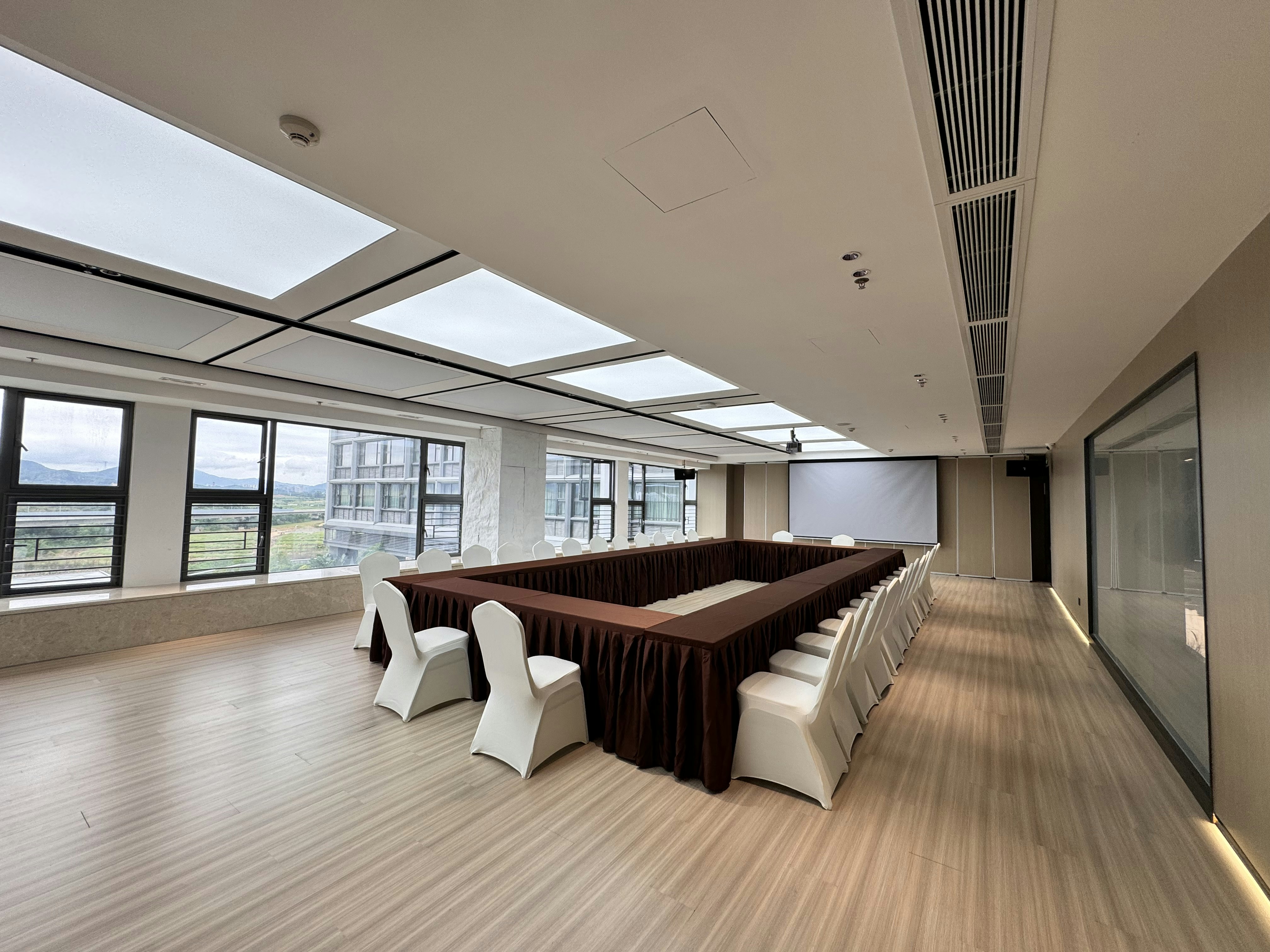 EVEN Hotels Shenzhen Guangming Cloud Park by IHG 24/47