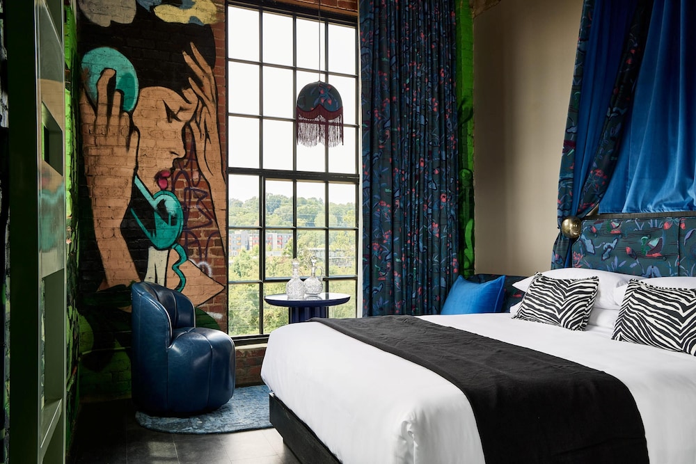 ROOM, KING BED, RIVER FRONT, ACCESSIBLE