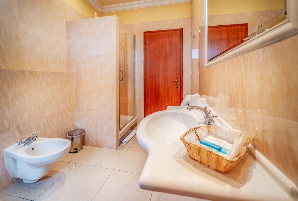 BEST WESTERN HOTEL CAPITAL 49/50