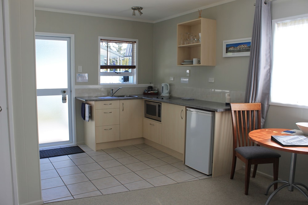 Ash Grove Boutique Motel 13/70