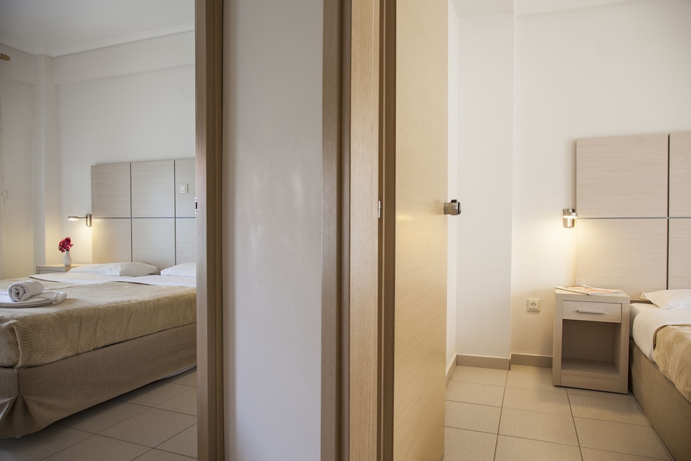 MAVRIDIS HOTEL 34/35