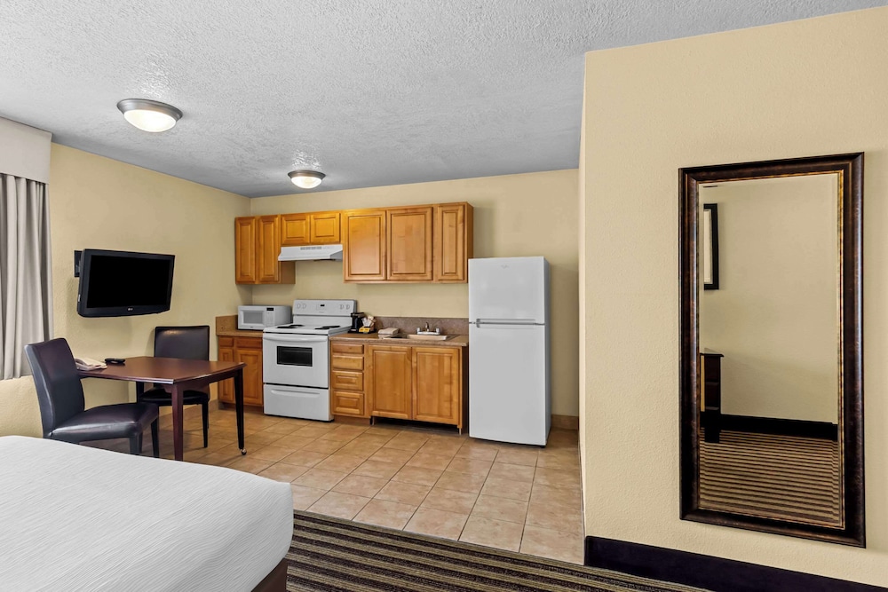 Quality Inn & Suites Vancouver - Hazel Dell 37/59