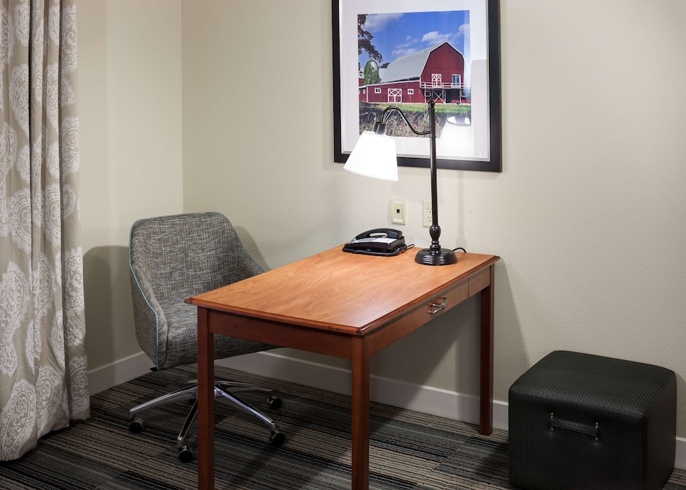 Hampton Inn Suites Davenport 36/41