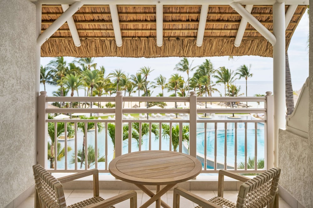 LUX Belle Mare Resort and Villas 40/50