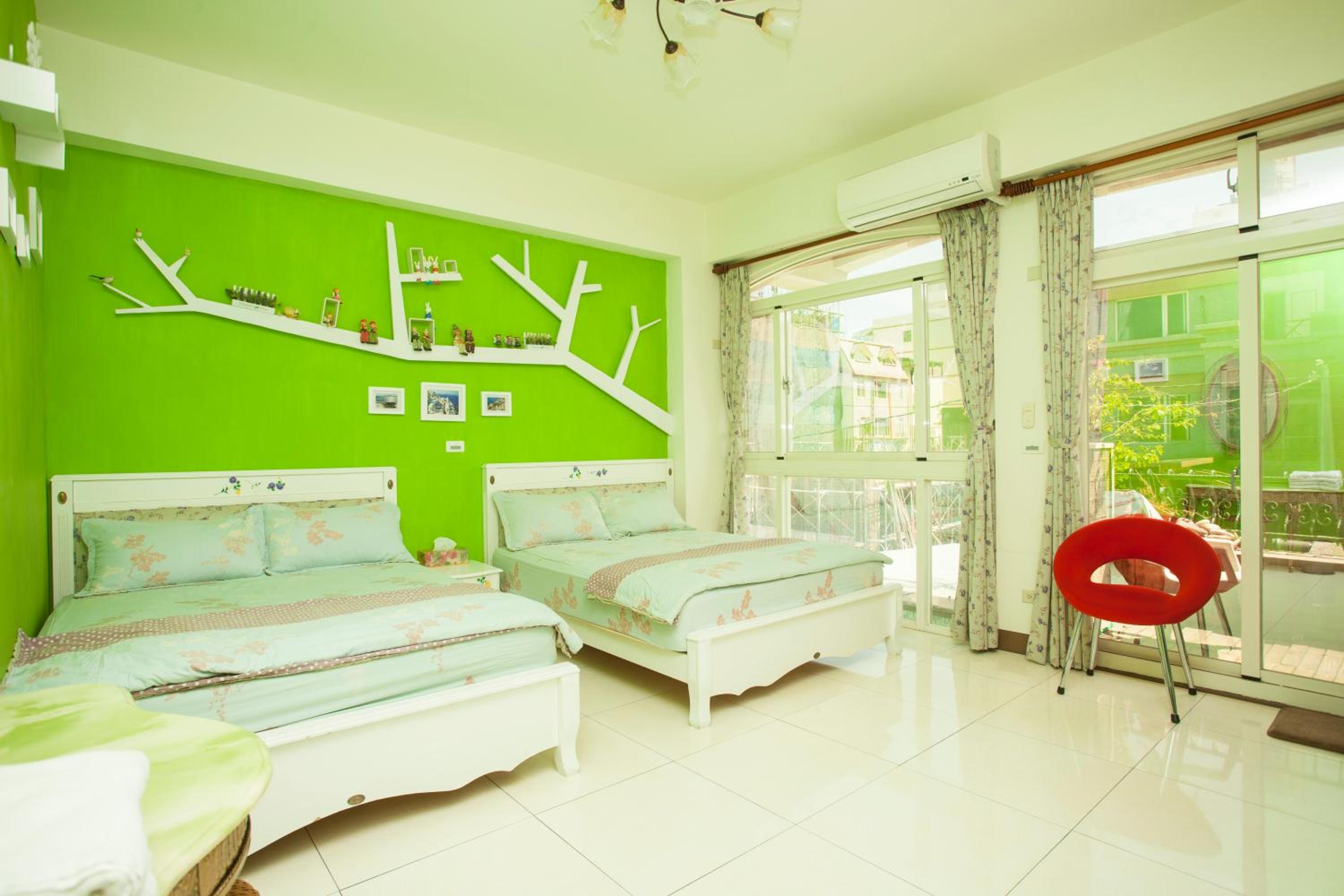 Room, Quadruple