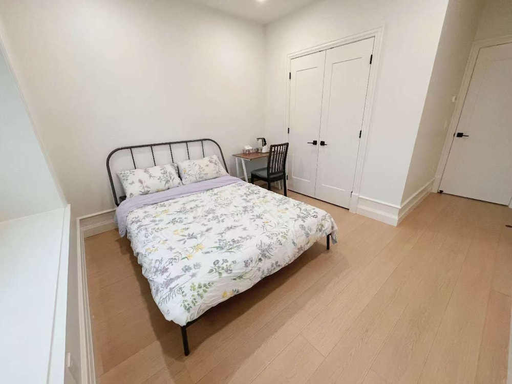 Vancouver-Beijing Bed and Breakfast 6/16
