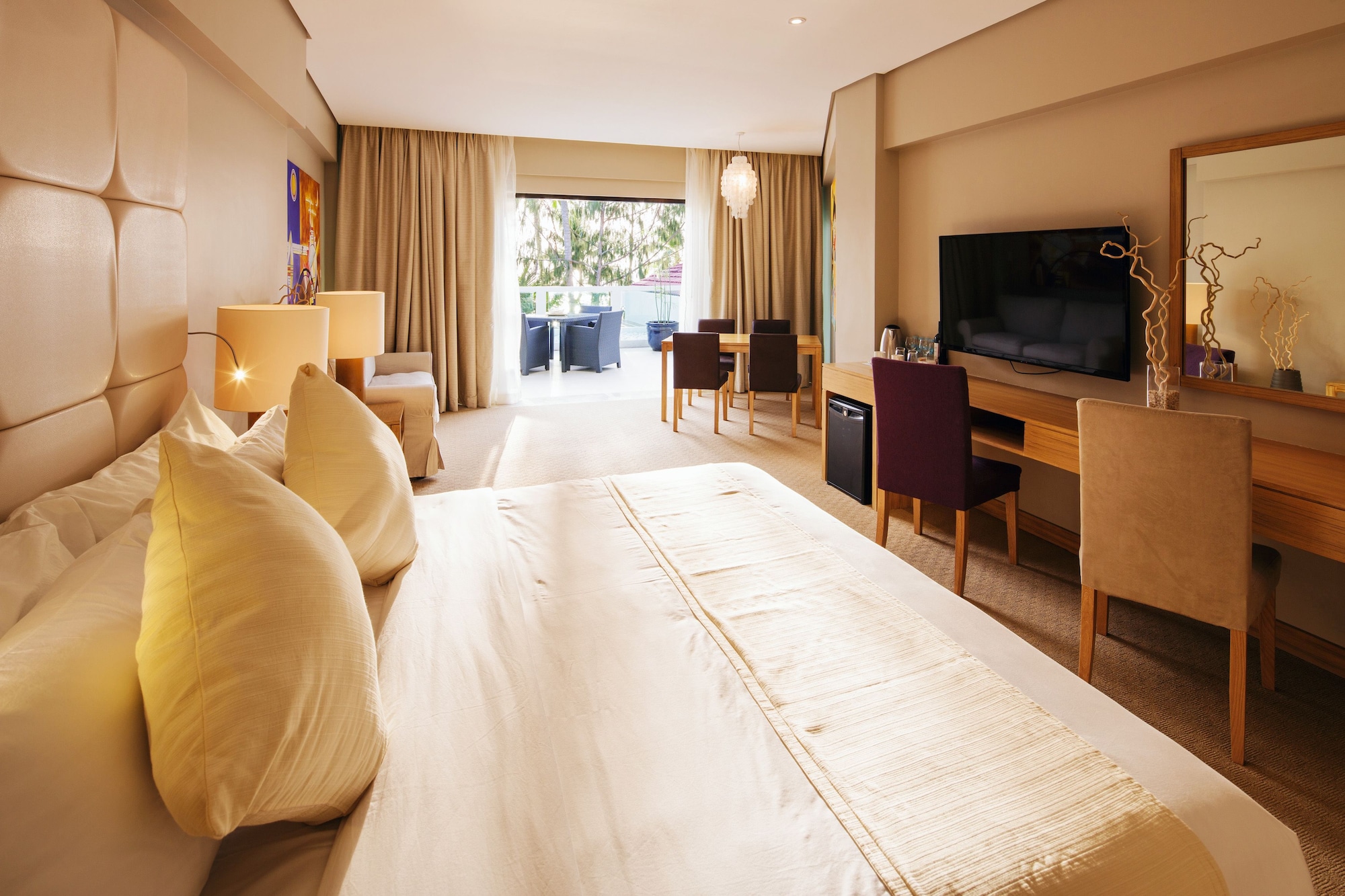 EXECUTIVE, SUITE