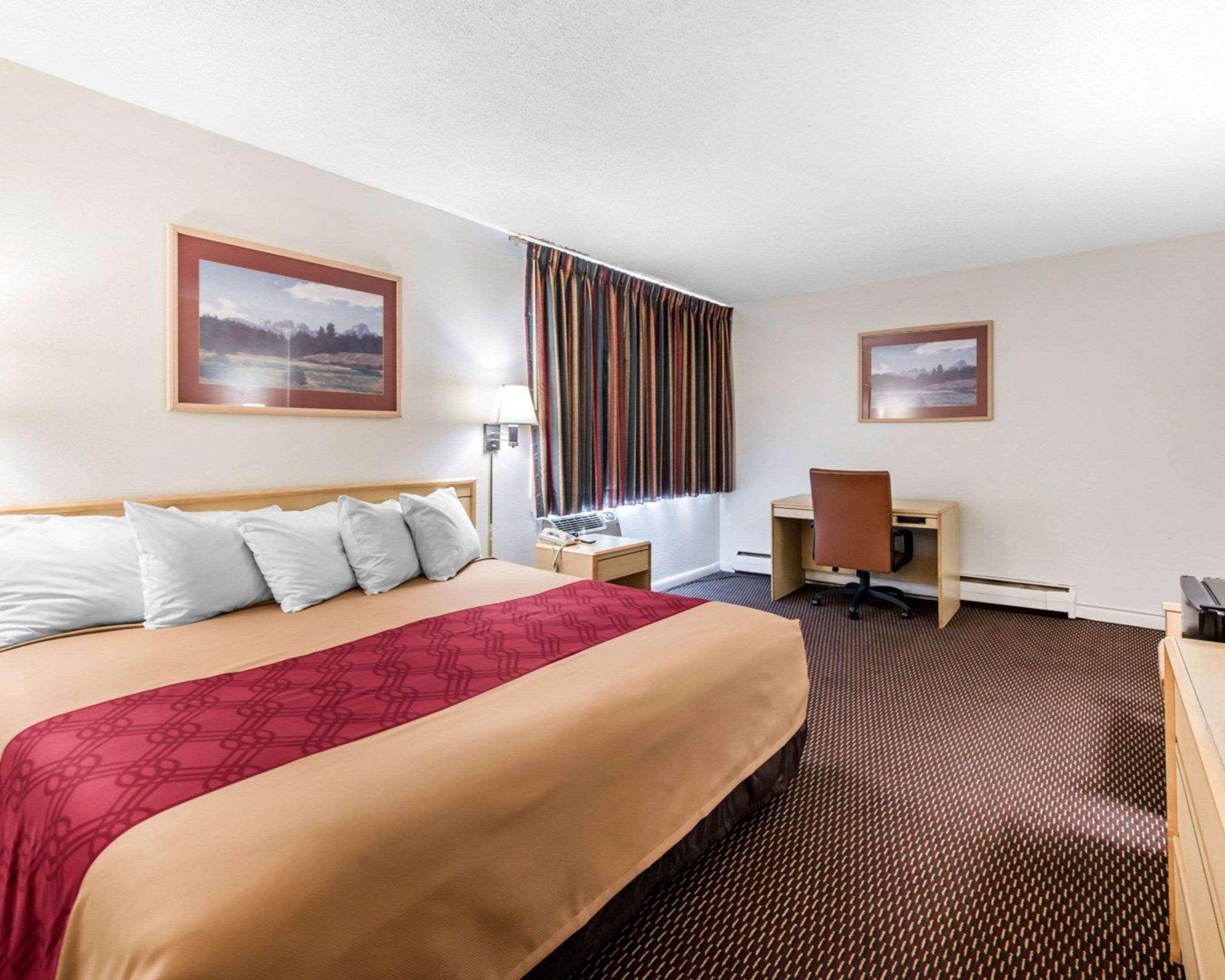 ROOM, KING BED