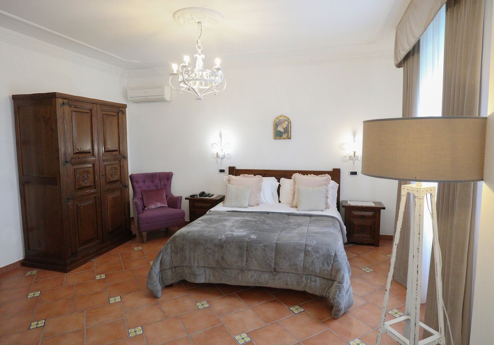 Deluxe, Studio, Suite, King Bed, Hot Tub