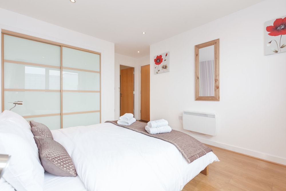 Stylish Penthouse Suite 8/17