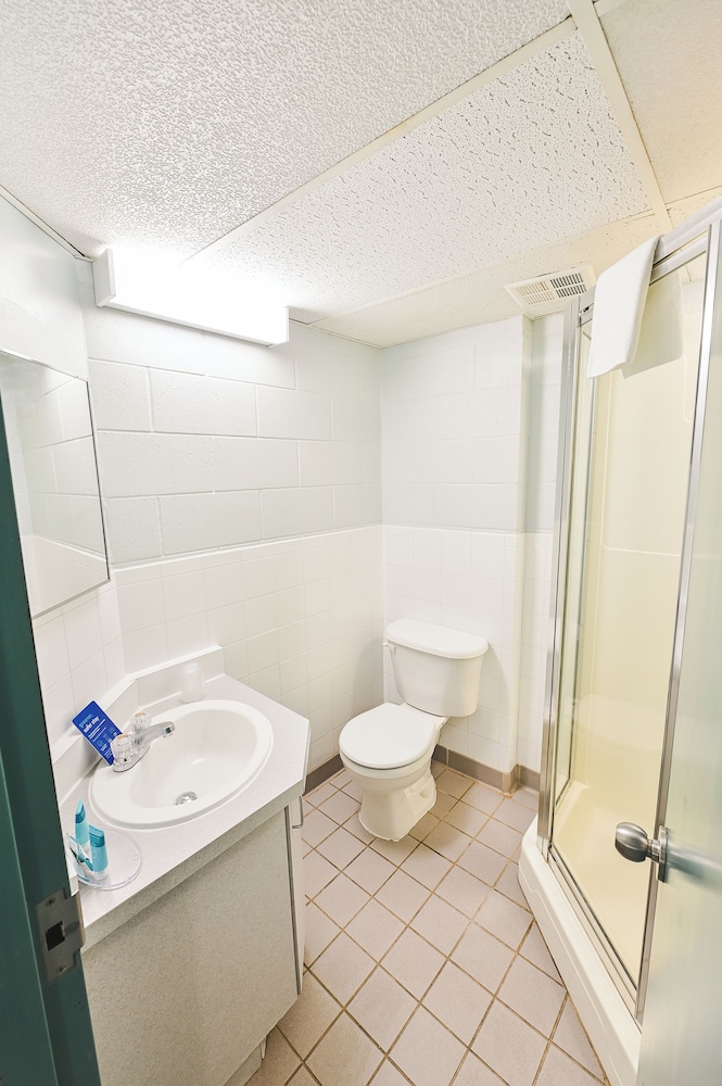 Residence & Conference Centre - Welland 46/50
