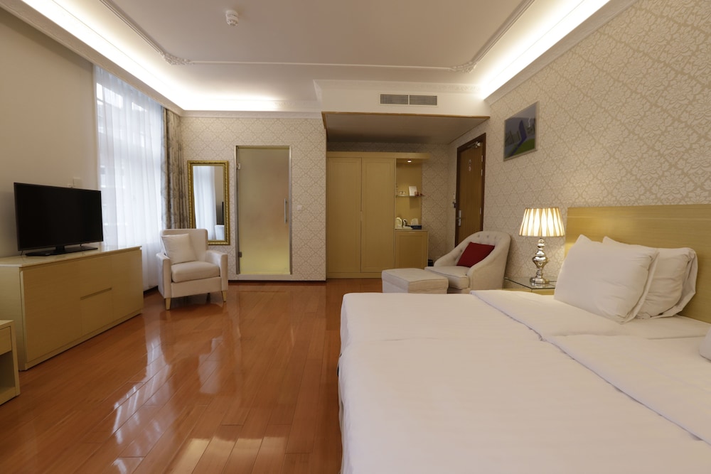 House, Twin Beds, Balcony, Electronic Cigarette Only