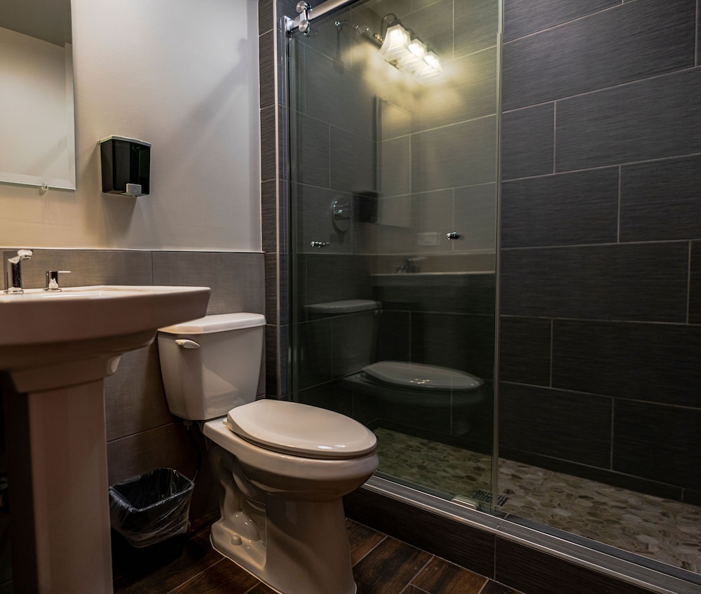 Chicago Getaway Hostel 46/50