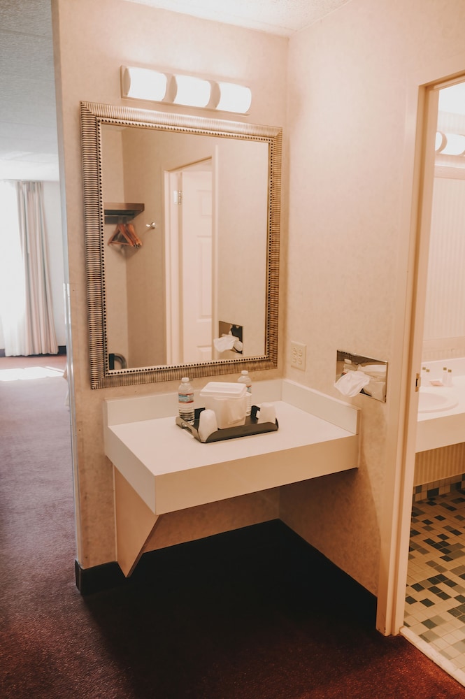 Bangor Grande Hotel and Conference Center 53/58